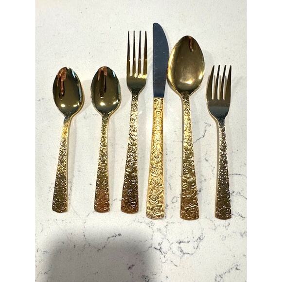 Vintage Cellini Roses Romanesque Golden Plated Flatware 44 Pieces Japan UNUSED - Picture 6 of 12